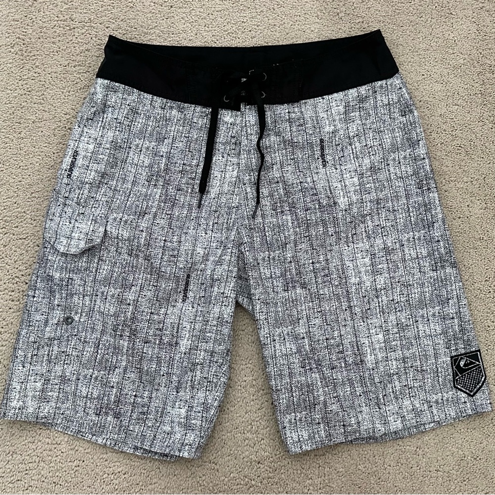 Quicksilver Board Shorts - Black & White Swim Trunks - Beach / Vacation / Surf